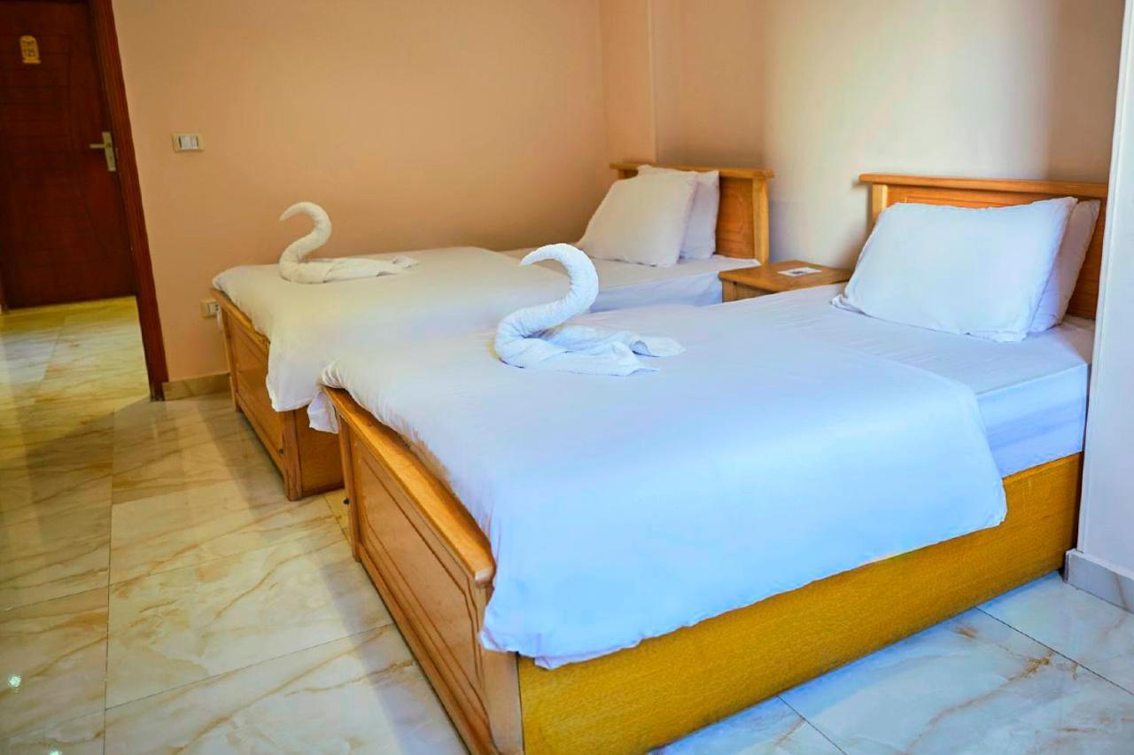 Grand Golden Pyramids View Hotel Kafrat al Jabal Exterior photo